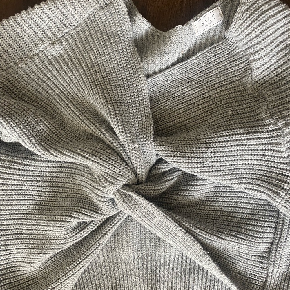 sweater - Picture 3 of 5